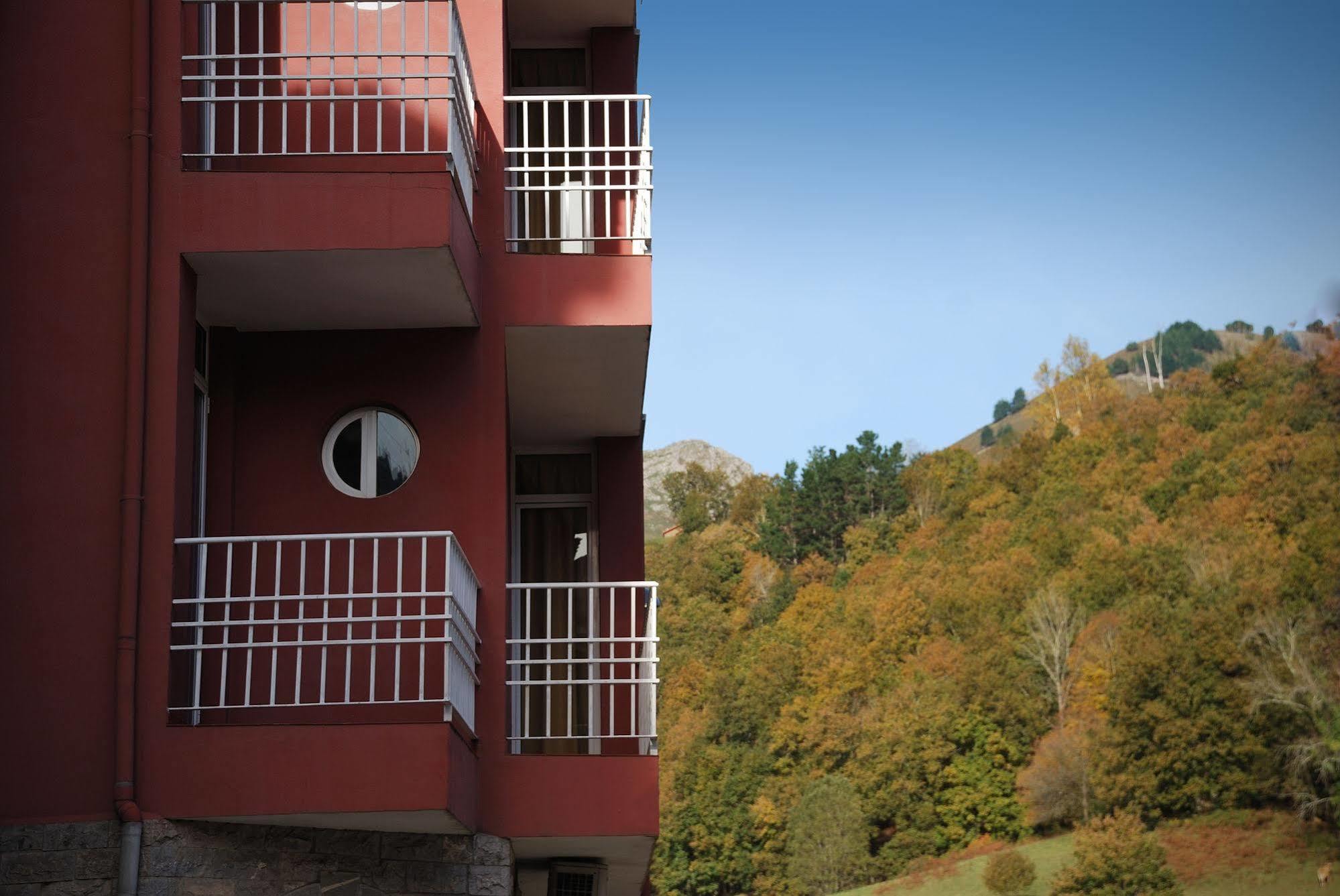 Hotel Los Acebos Cangas Onís Exterior foto